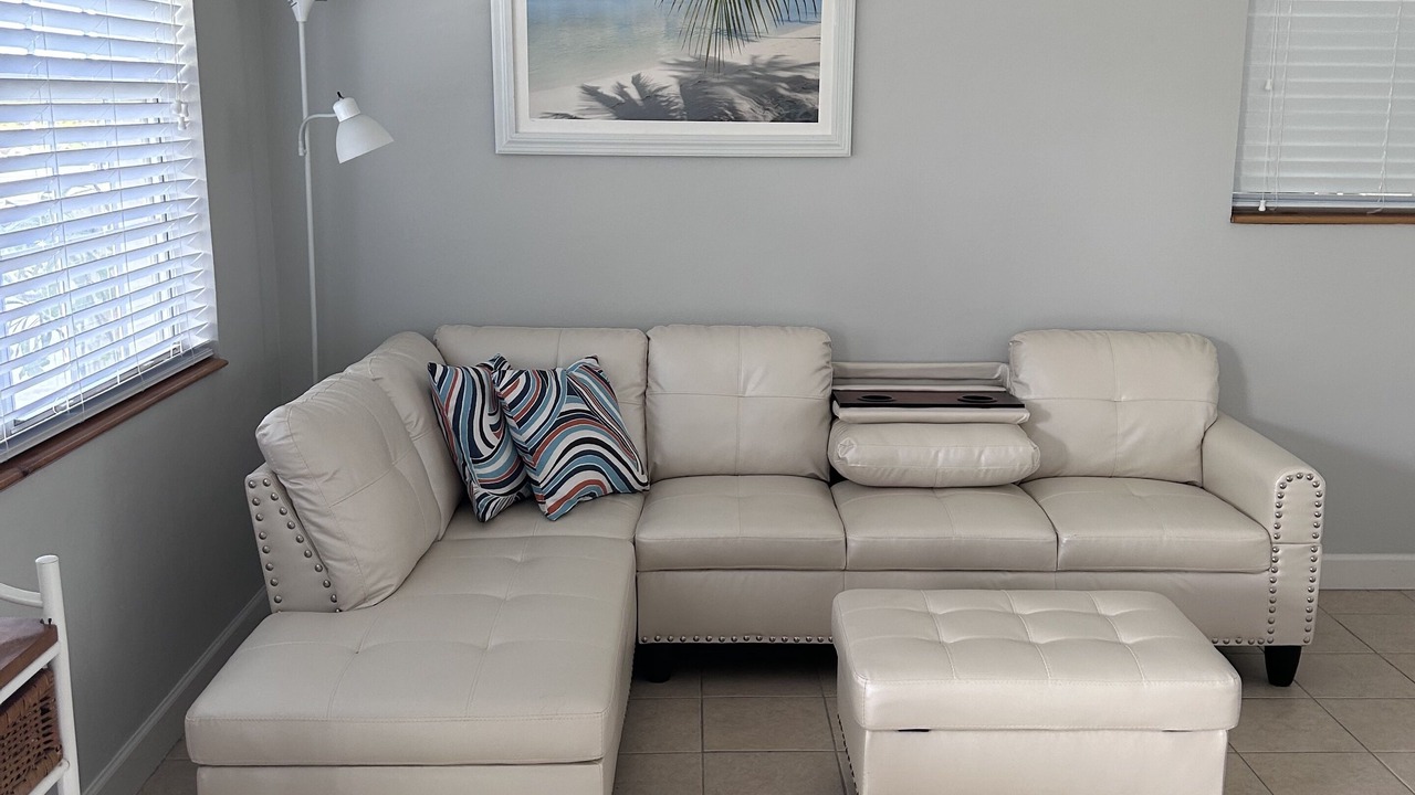 Photo of Livingroom in Tar Bay