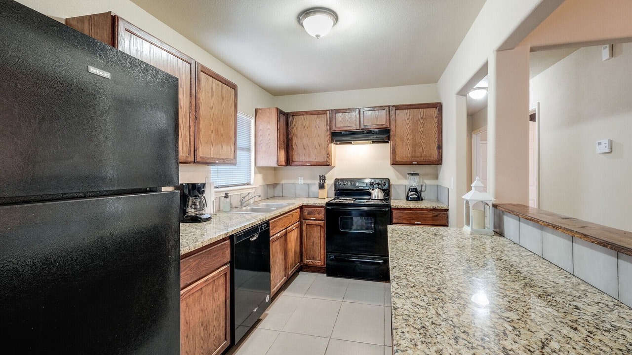 Photo of Kitchen in Northwest Los Angeles Heights