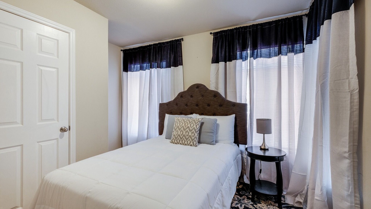 Photo of Bedroom in Northwest Los Angeles Heights