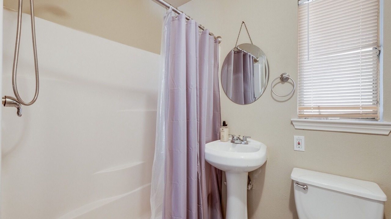 Photo of Bathroom in Northwest Los Angeles Heights