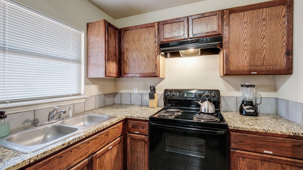 Photo of Kitchen in Northwest Los Angeles Heights