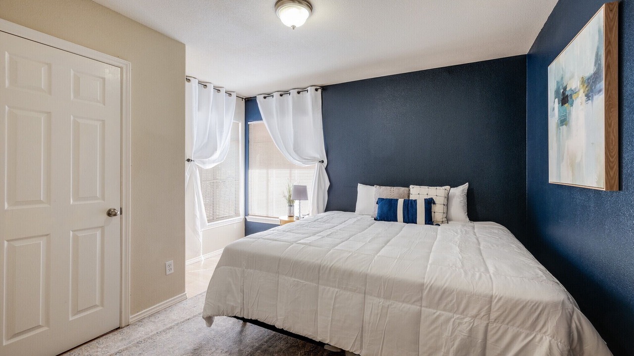 Photo of Bedroom in Northwest Los Angeles Heights