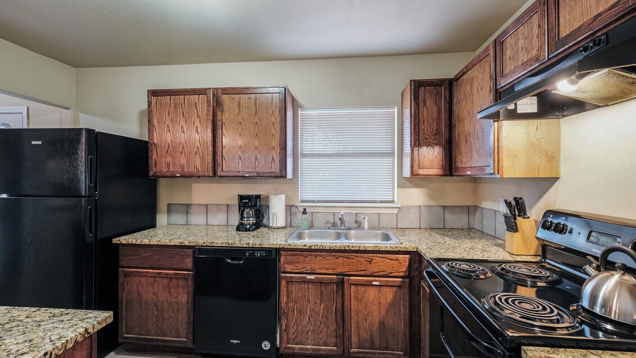 Photo of Kitchen in Northwest Los Angeles Heights