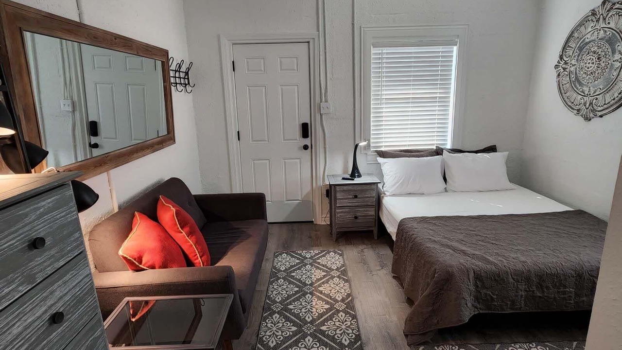 Photo of Bedroom in Black Pearl