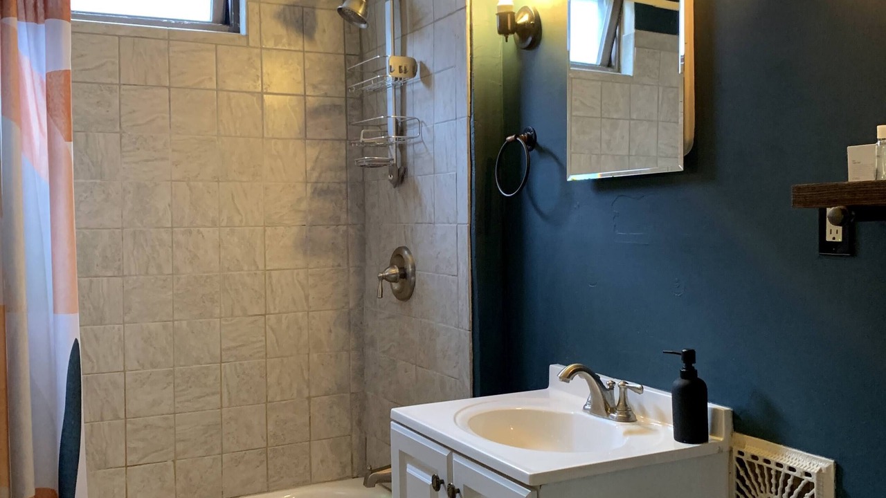 Photo of Bathroom in Stockade Historic District
