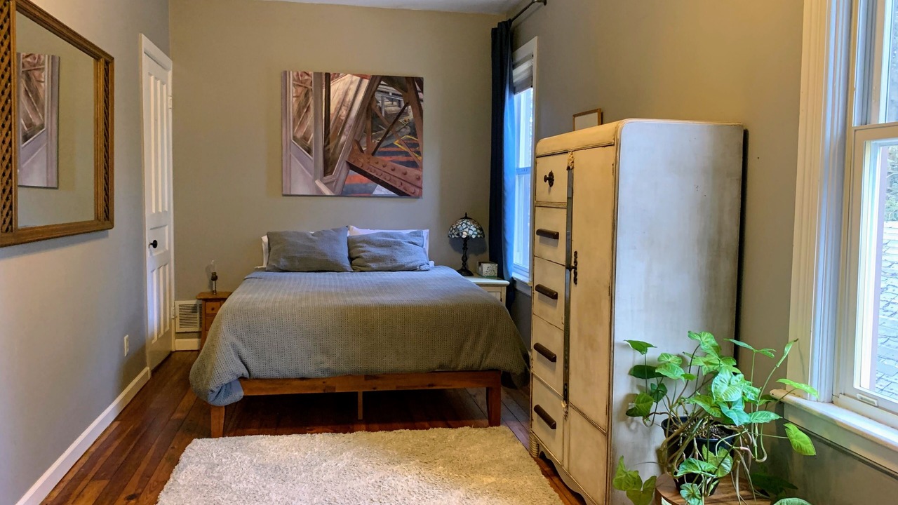 Photo of Bedroom in Stockade Historic District