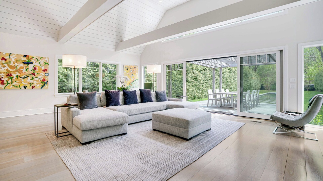Photo of Livingroom in East Hampton North