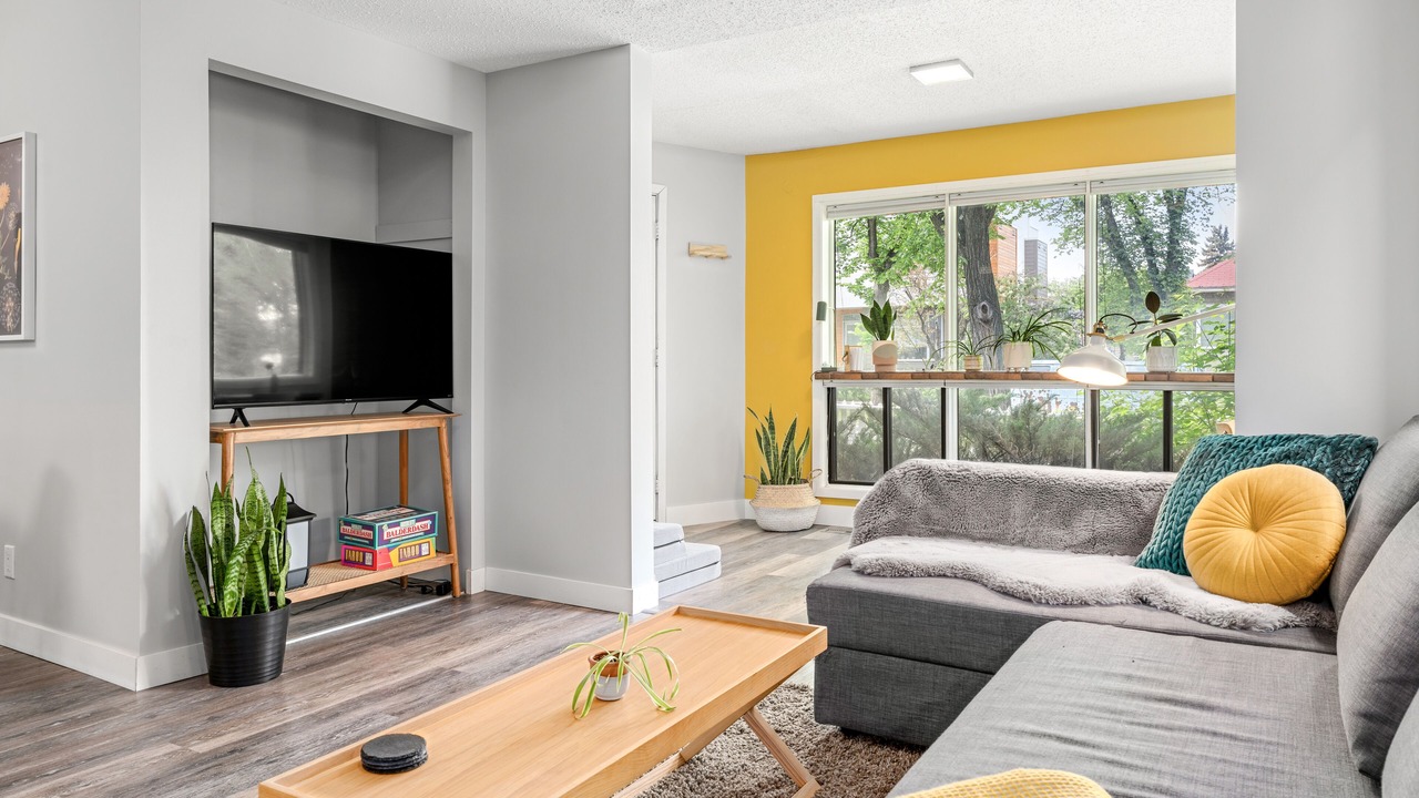 Photo of Livingroom in Bridgeland