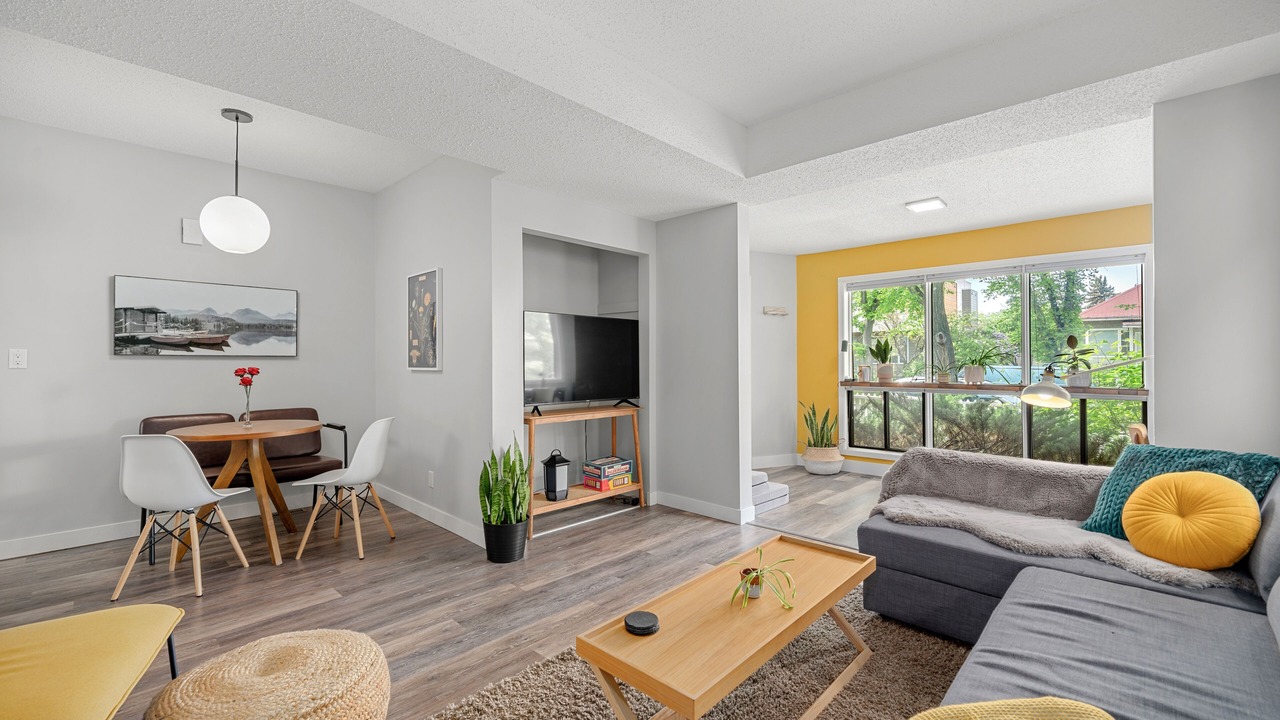 Photo of Livingroom in Bridgeland