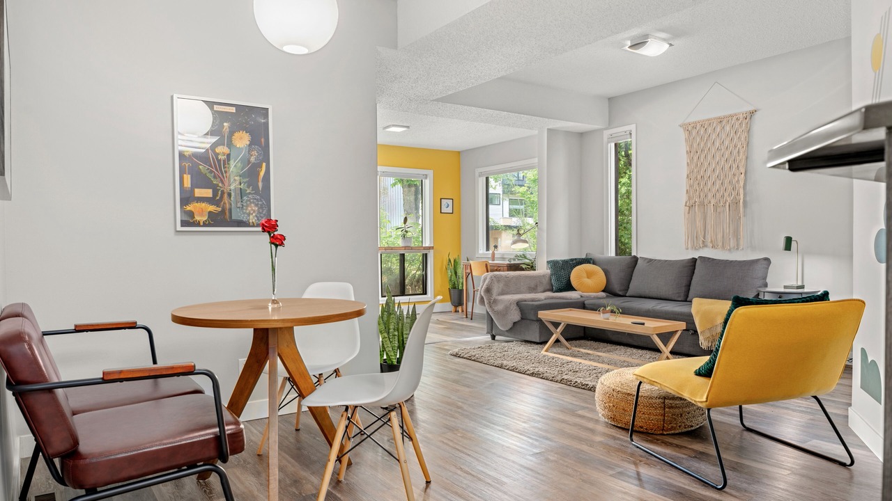 Photo of Livingroom in Bridgeland