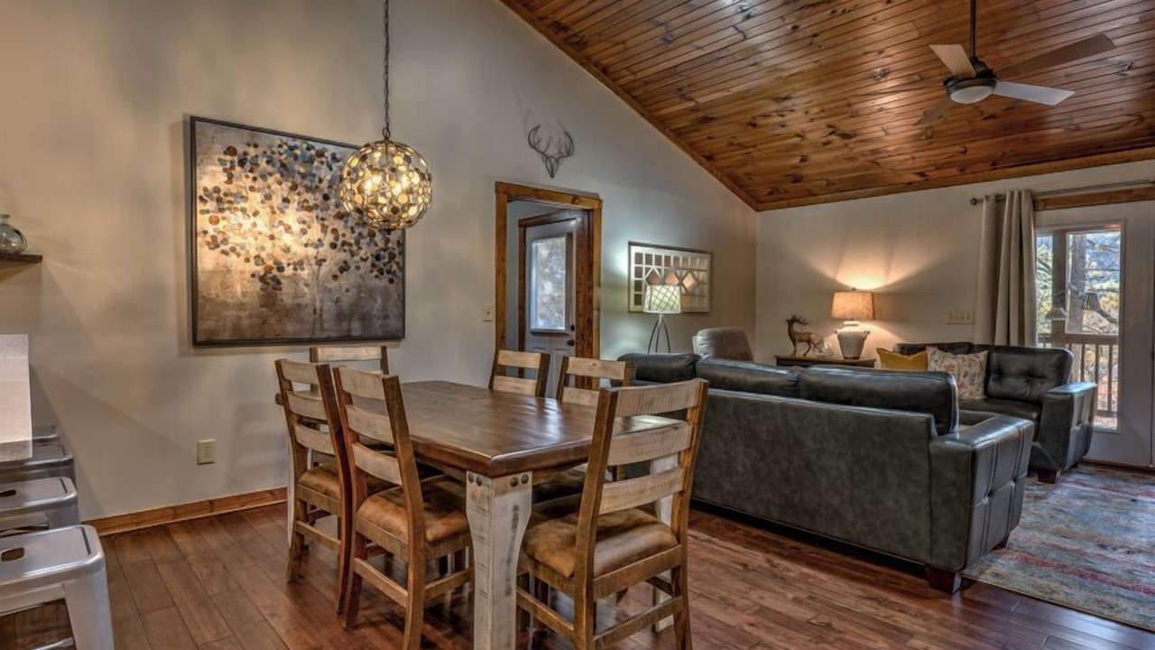 Photo of Livingroom in East Ellijay