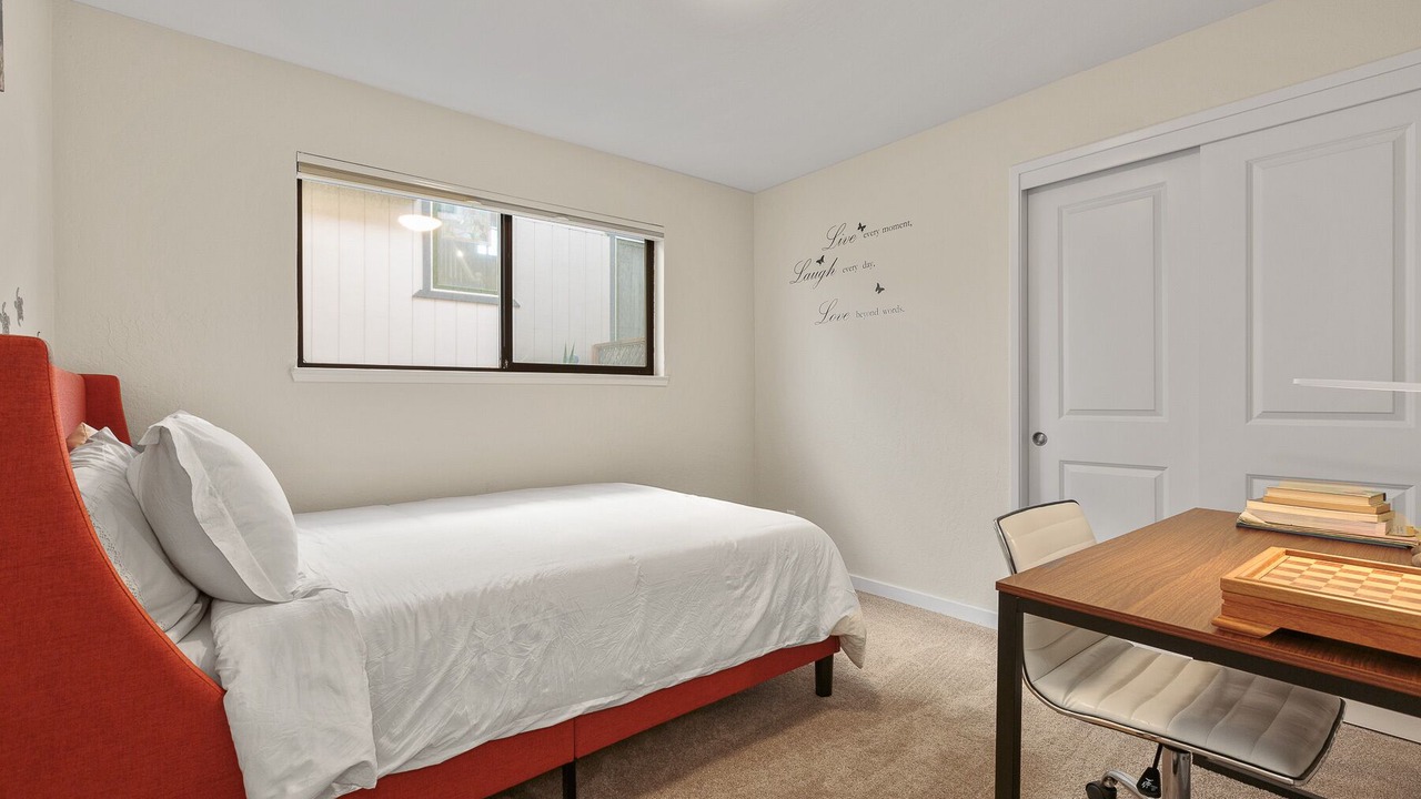 Photo of Bedroom in Moss Beach