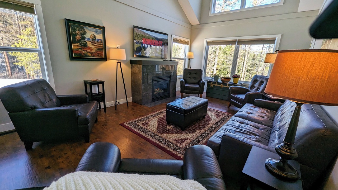 Photo of Livingroom in East Kootenay