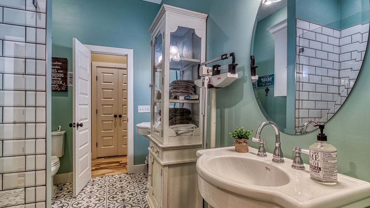 Photo of Bathroom in Kodak