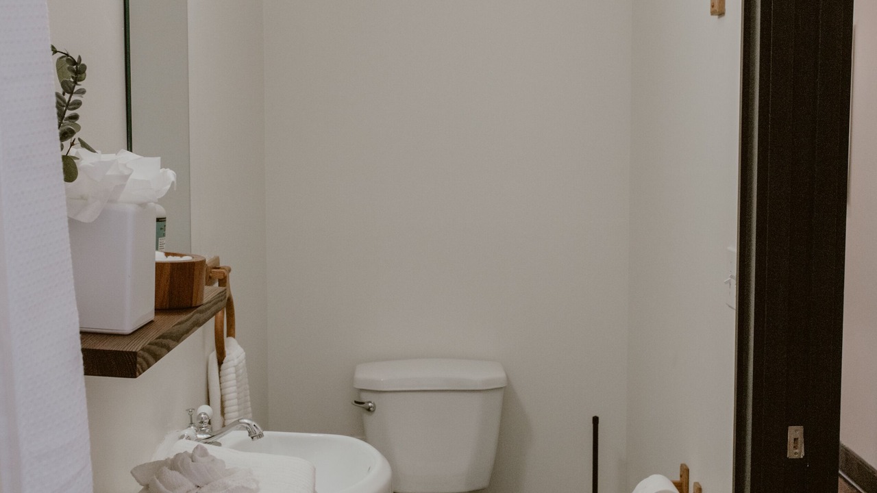 Photo of Bathroom in West Lakeview