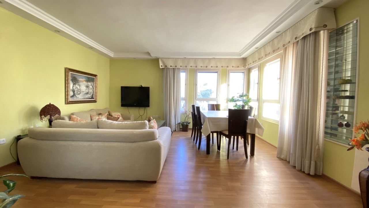 Photo of Livingroom in Emek Refaim