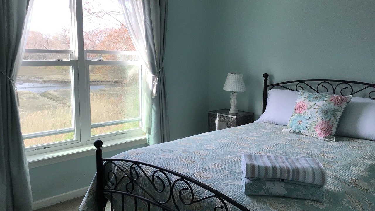 Photo of Bedroom in Westbrook Center