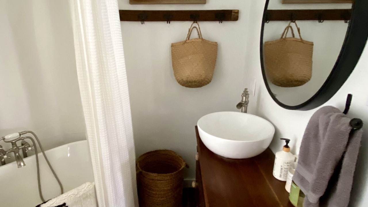Photo of Bathroom in Lakeview