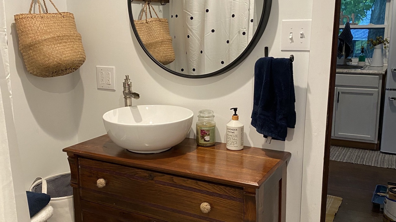 Photo of Bathroom in Lakeview