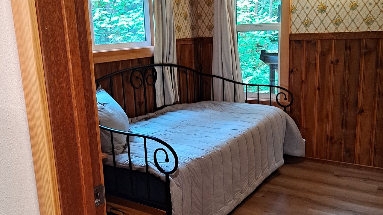 Photo of Bedroom in Glacier