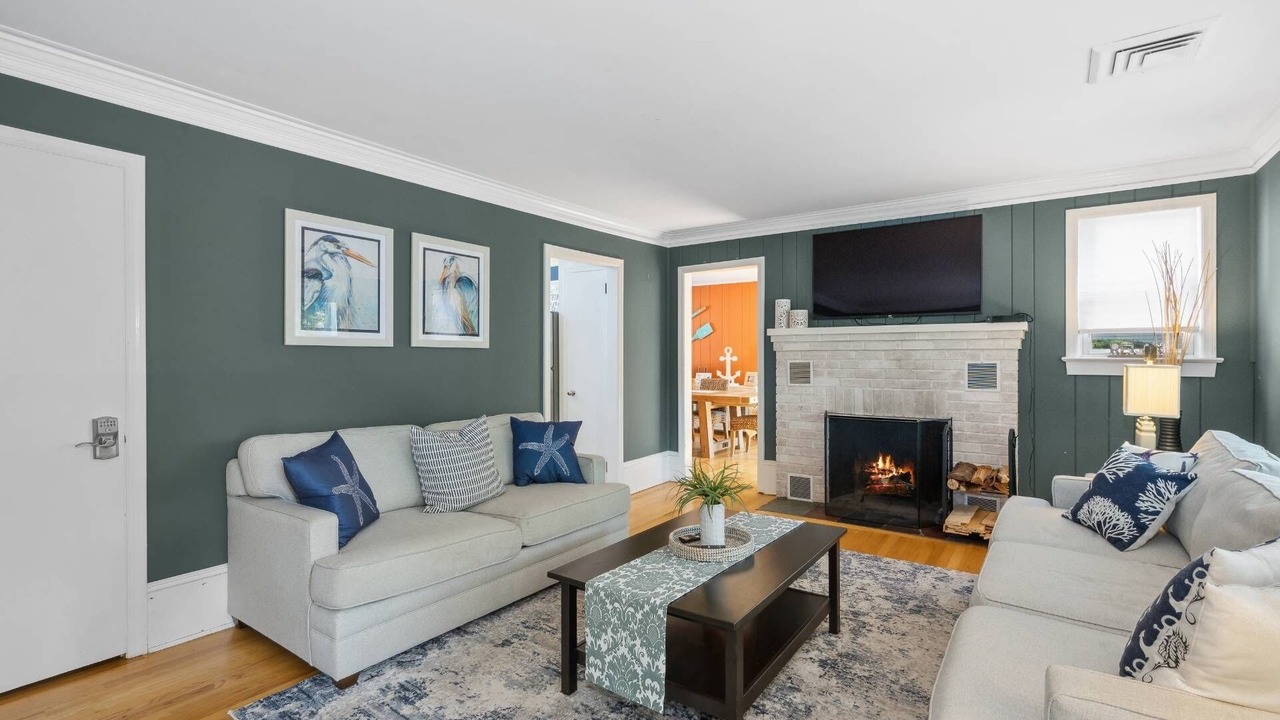 Photo of Livingroom in Hampton Bays