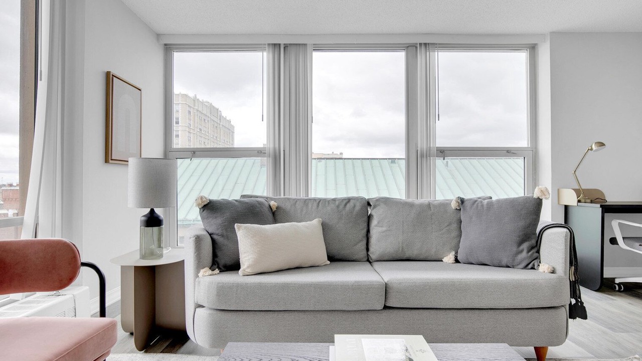 Photo of Livingroom in Edgewater Beach