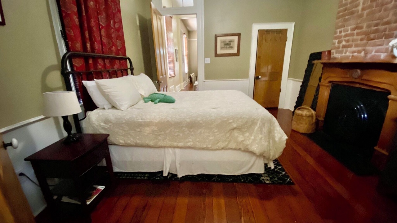 Photo of Bedroom in Lower Garden District