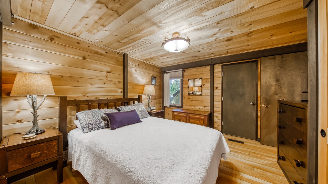 Photo of Bedroom in Sunriver