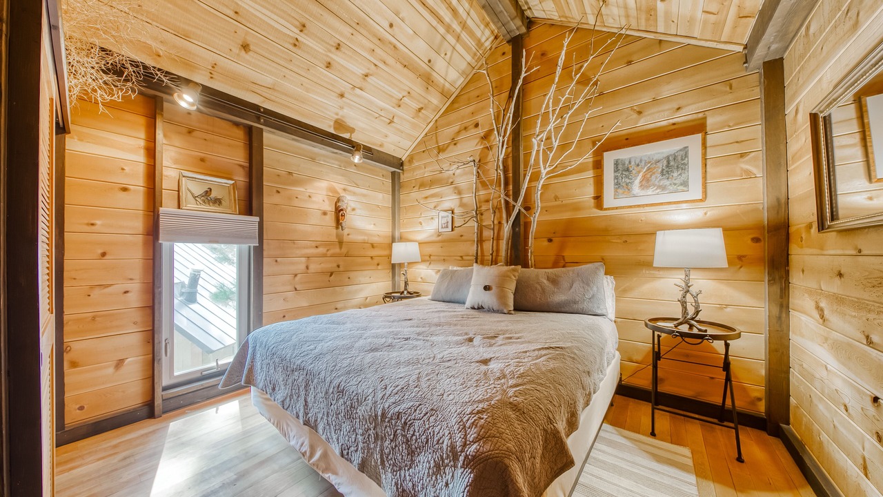Photo of Bedroom in Sunriver