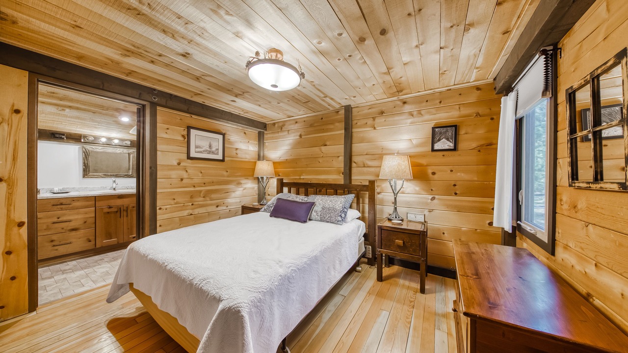 Photo of Bedroom in Sunriver