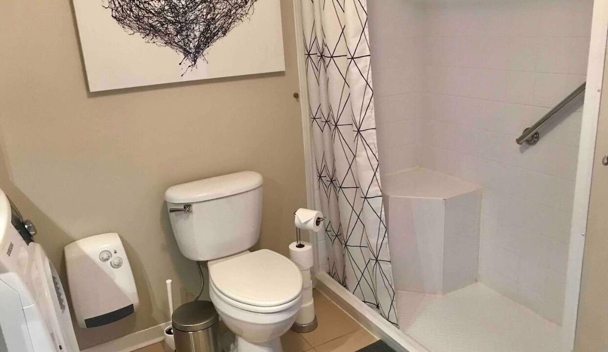 Photo of Bathroom in Longueuil