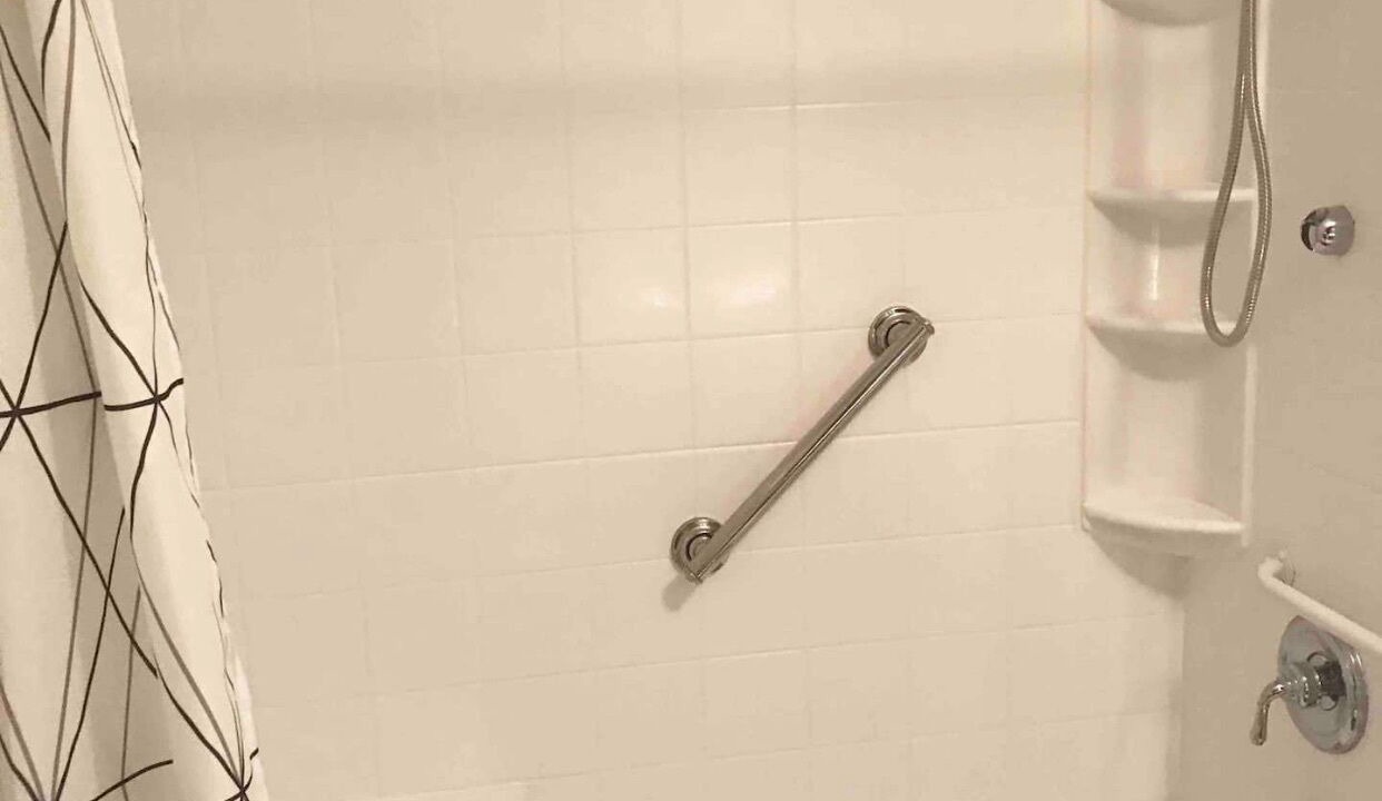 Photo of Bathroom in Longueuil