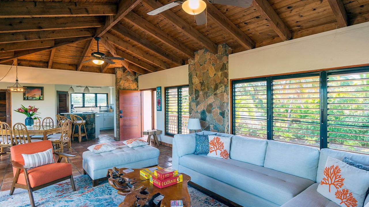 Photo of Livingroom in Little Trunk Bay