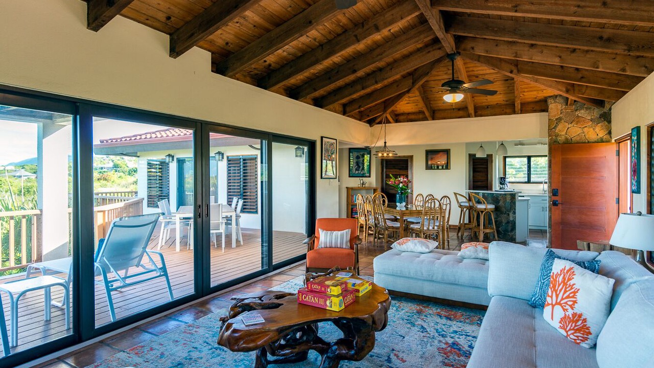Photo of Livingroom in Little Trunk Bay