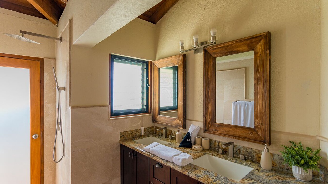 Photo of Bathroom in Little Trunk Bay