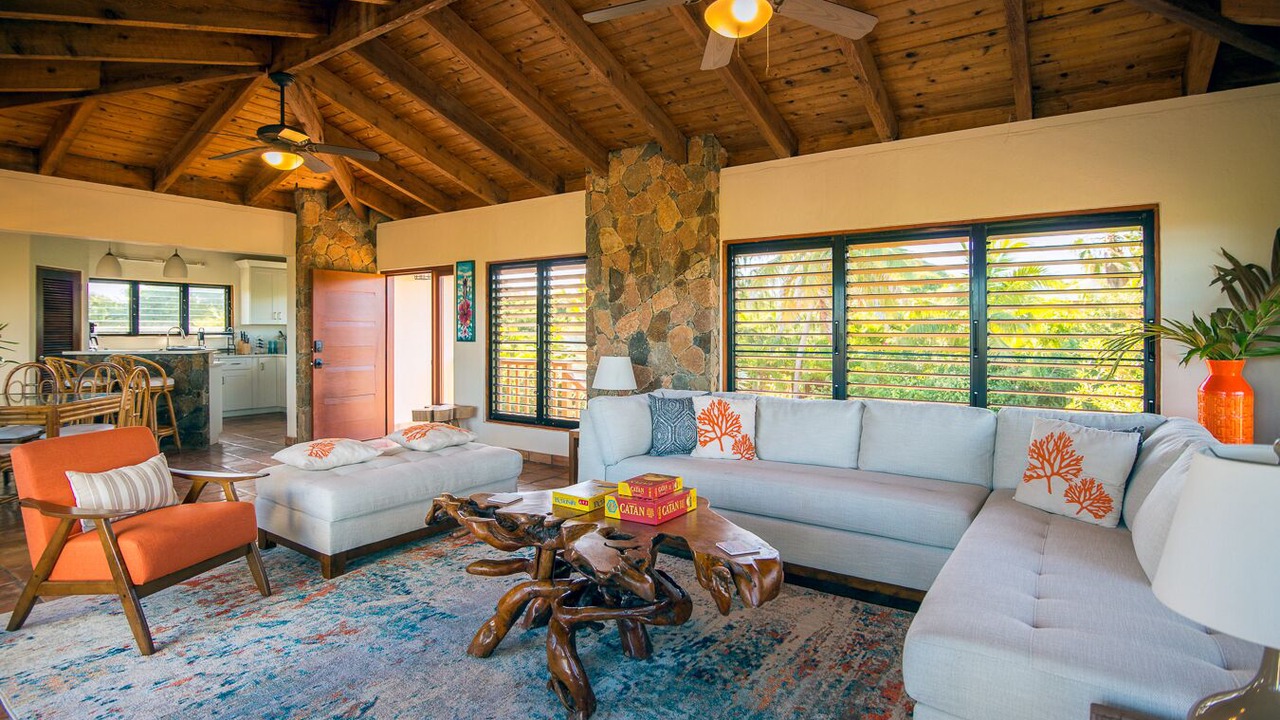Photo of Livingroom in Little Trunk Bay