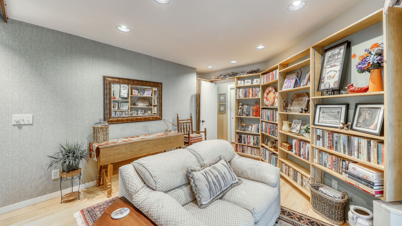 Photo of Livingroom in Warren