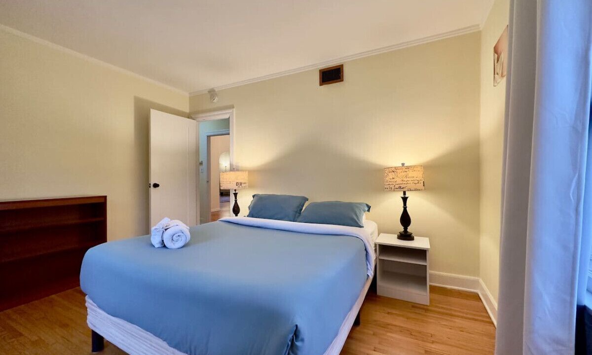 Photo of Bedroom in Mid-Wilshire