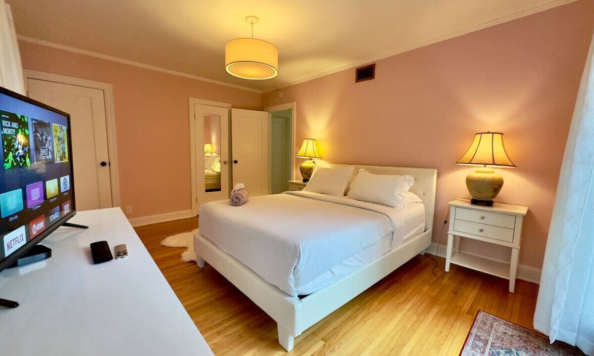 Photo of Bedroom in Mid-Wilshire