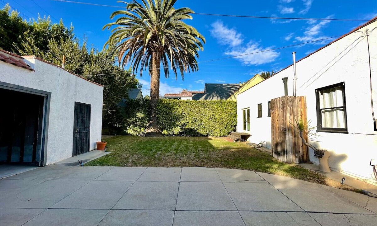 Photo of Outdoor in Mid-Wilshire