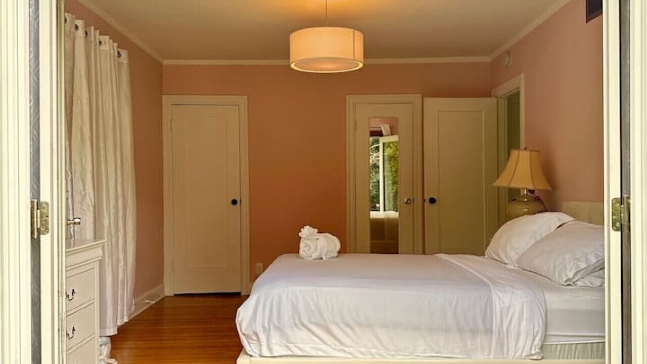 Photo of Bedroom in Mid-Wilshire