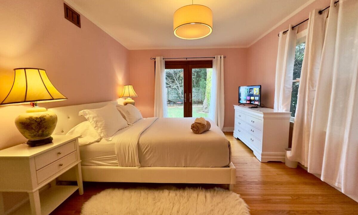 Photo of Bedroom in Mid-Wilshire