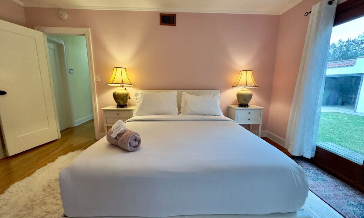 Photo of Bedroom in Mid-Wilshire