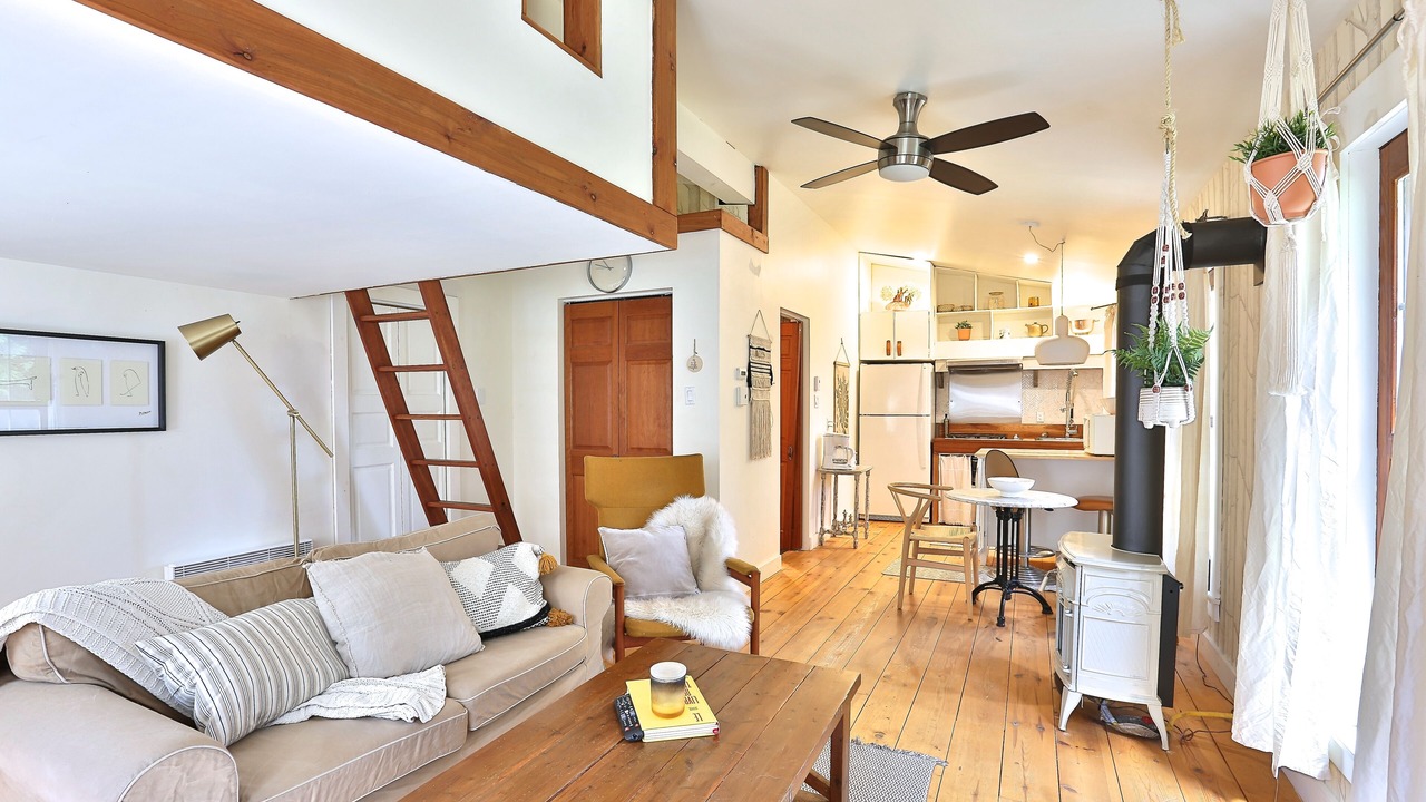 Photo of Livingroom in Ayers Cliff