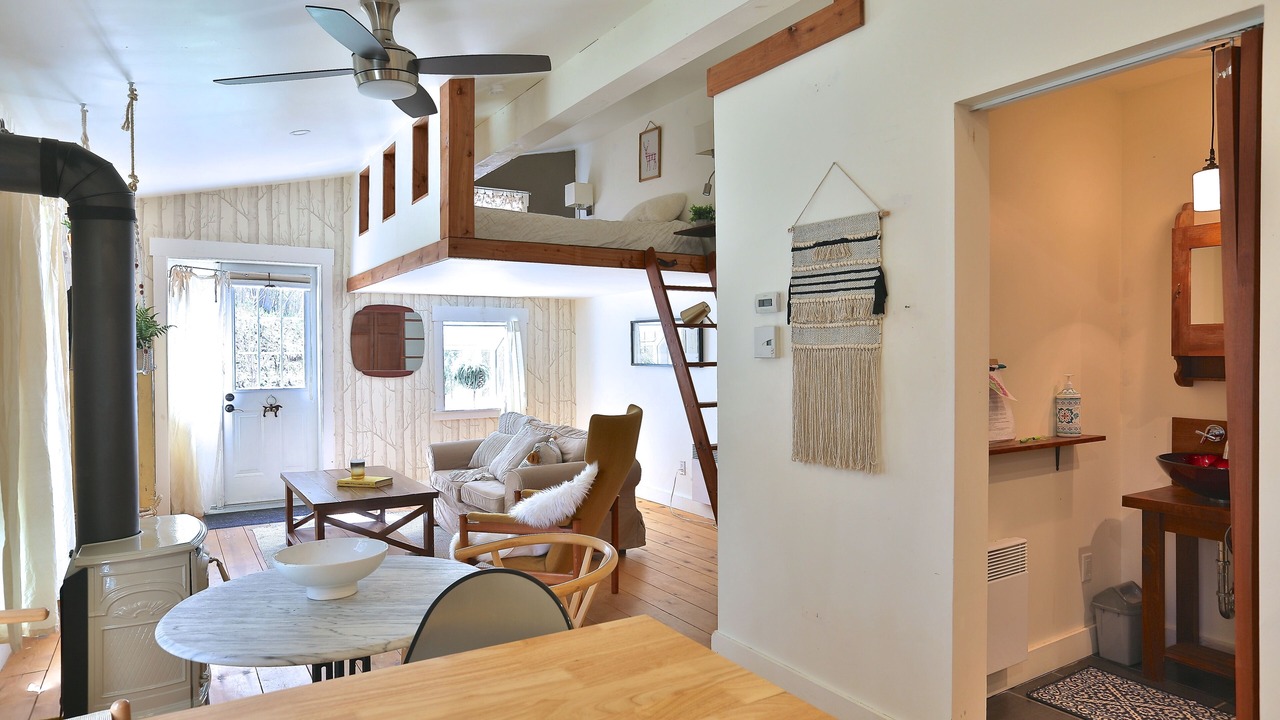Photo of Livingroom in Ayers Cliff