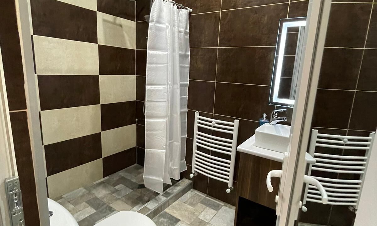 Photo of Bathroom in Likani