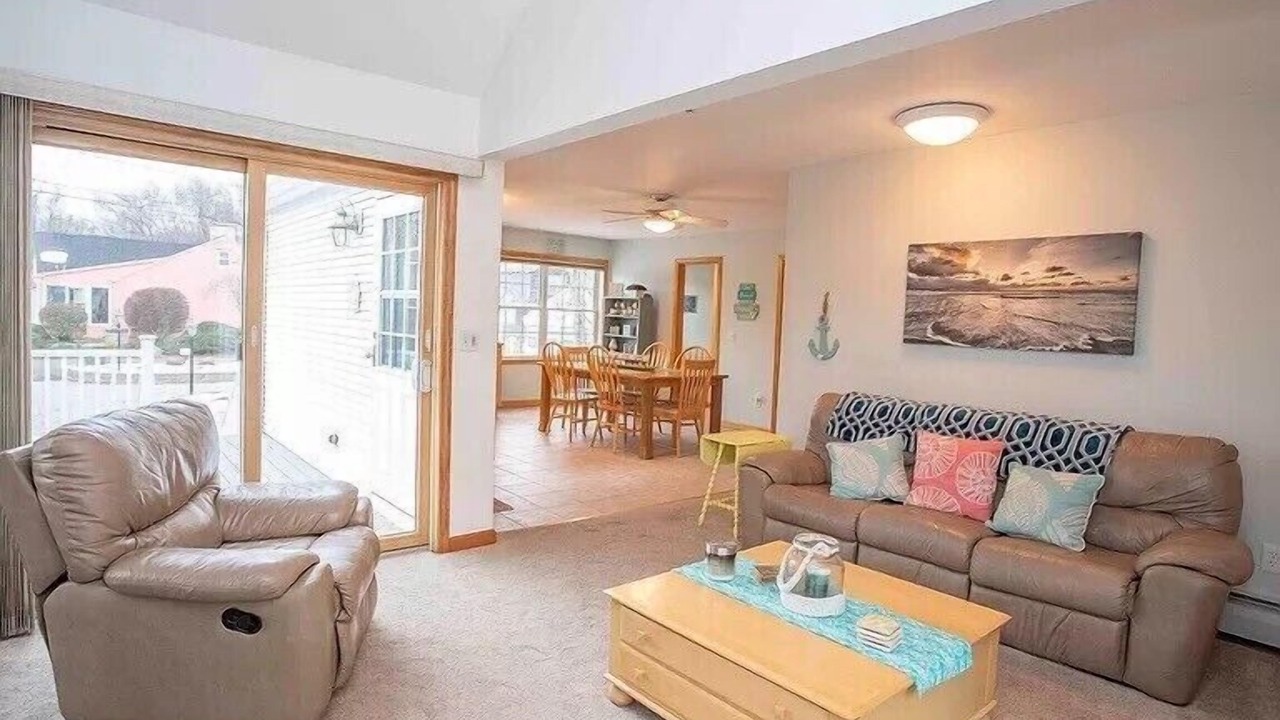 Photo of Livingroom in Westbrook Center