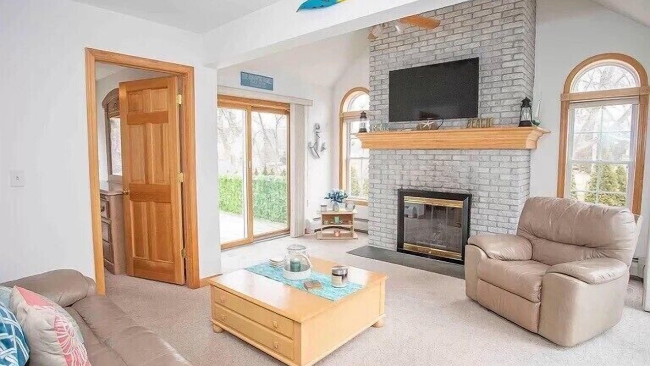 Photo of Livingroom in Westbrook Center