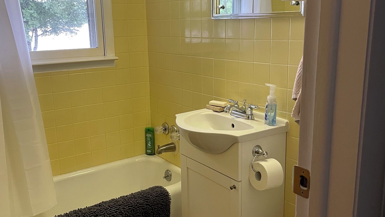 Photo of Bathroom in Coral