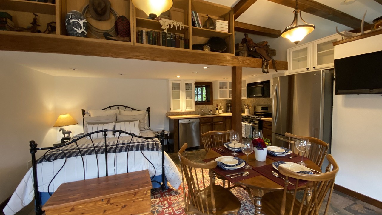 Photo of Bedroom in Basalt